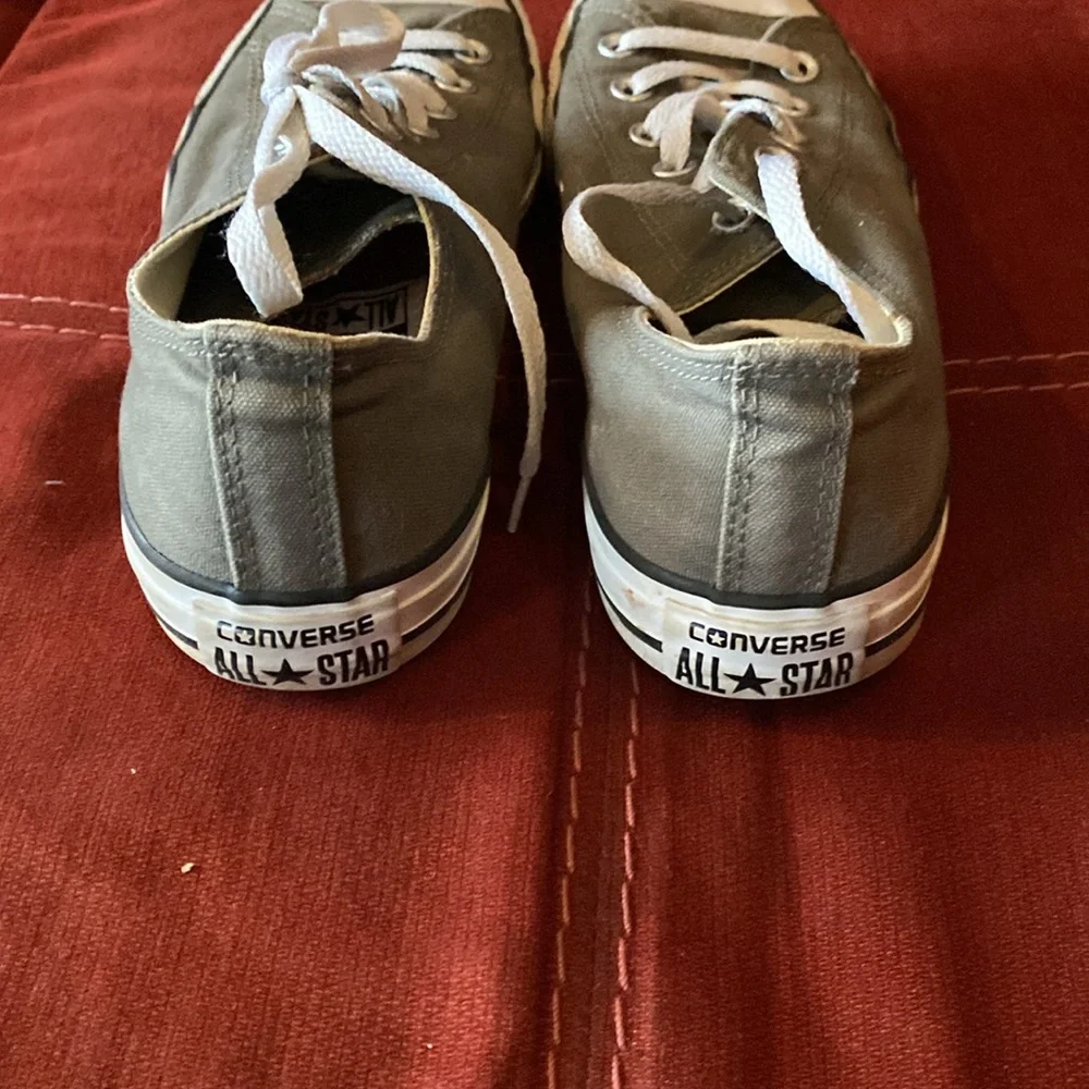 🌟 CONVERSE: Gray Chuck Taylors- W Size 8/M size 7 EUC